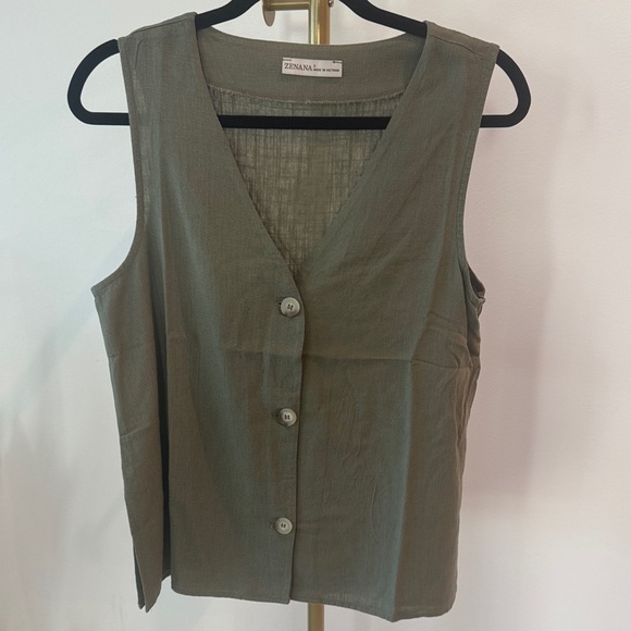 Zenana Outfitters Tops - Zenana Outfitters Olive Sleeveless Button-Front V-Neck Top